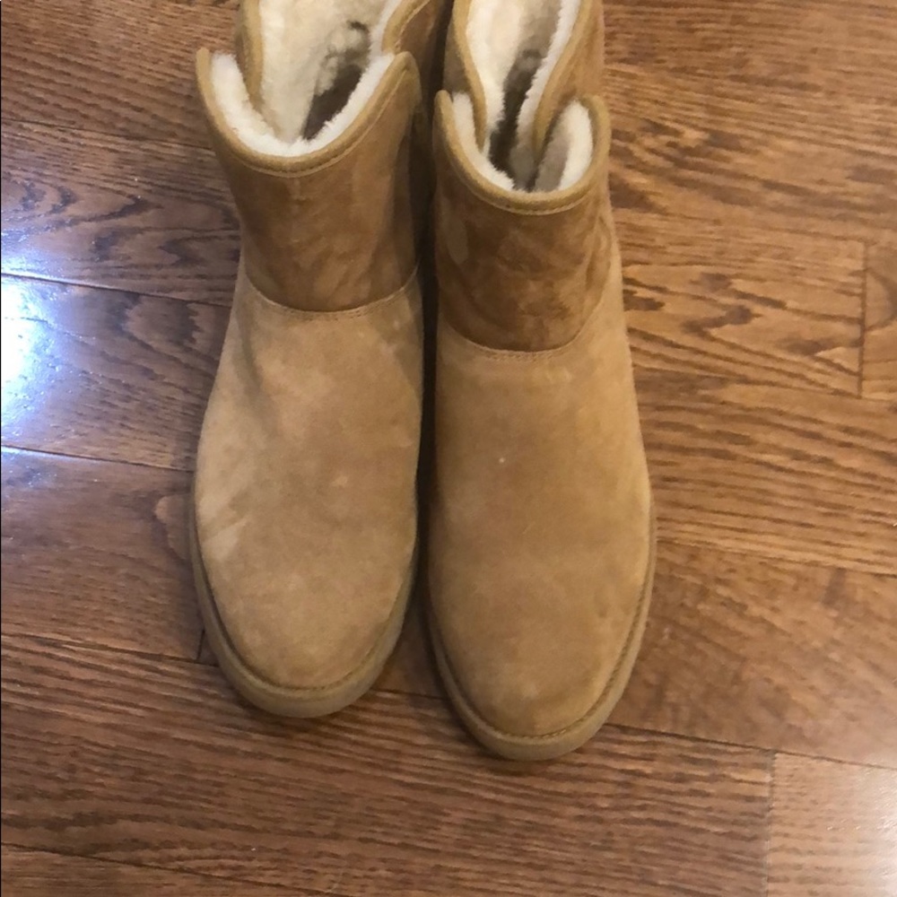 UGG classic mini boot